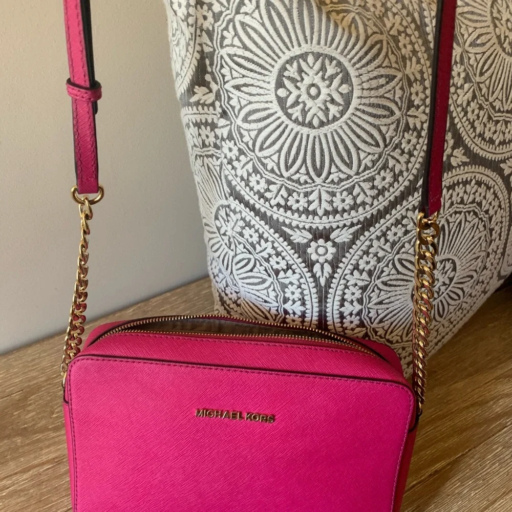 MICHAEL Michael Kors Fuchsia Crossbody Bag - Picture 7 of 8